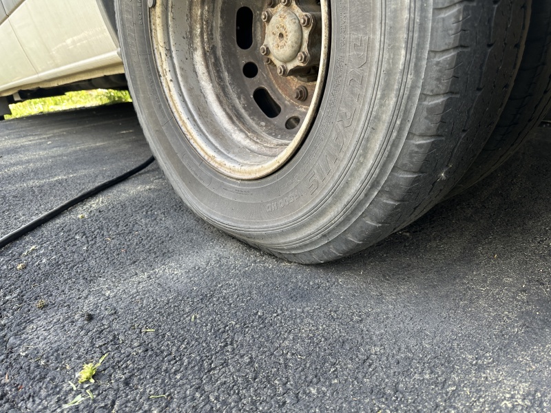 2024/01(January)/Sprinter/800x600_2024-06-20-Sprinter-01-Flat-Tire-Back-Driver.JPG