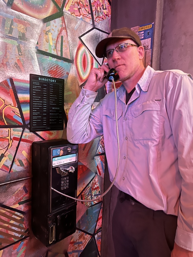 2024/03(March)/Meow-Wolf-Denver/640x480_2024-03-21-Meow-Wolf-Denver-11-Travis.JPG