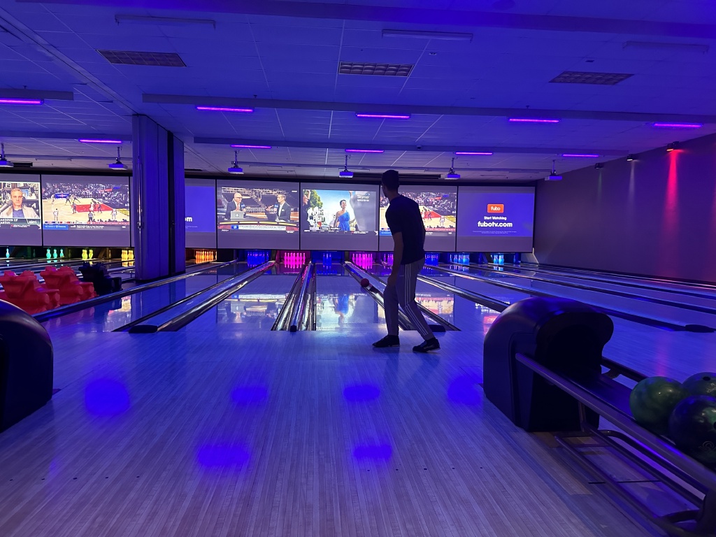 2024/04(April)/Chance-Bianca-Dan-Visit-Texas/1024x768_2024-04-04-Texas-002-Bowling-Chance.JPG