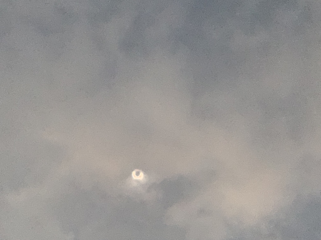 2024/04(April)/Total-Solar-Eclipse/1024x768_2024-04-08-Total-Solar-Eclipse-33.jpg