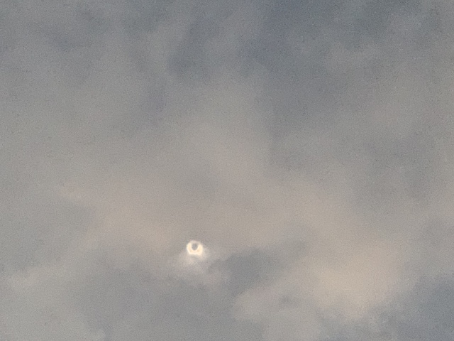 2024/04(April)/Total-Solar-Eclipse/640x480_2024-04-08-Total-Solar-Eclipse-33.jpg
