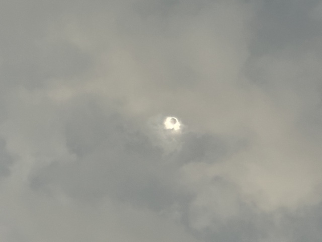 2024/04(April)/Total-Solar-Eclipse/640x480_2024-04-08-Total-Solar-Eclipse-37.JPG