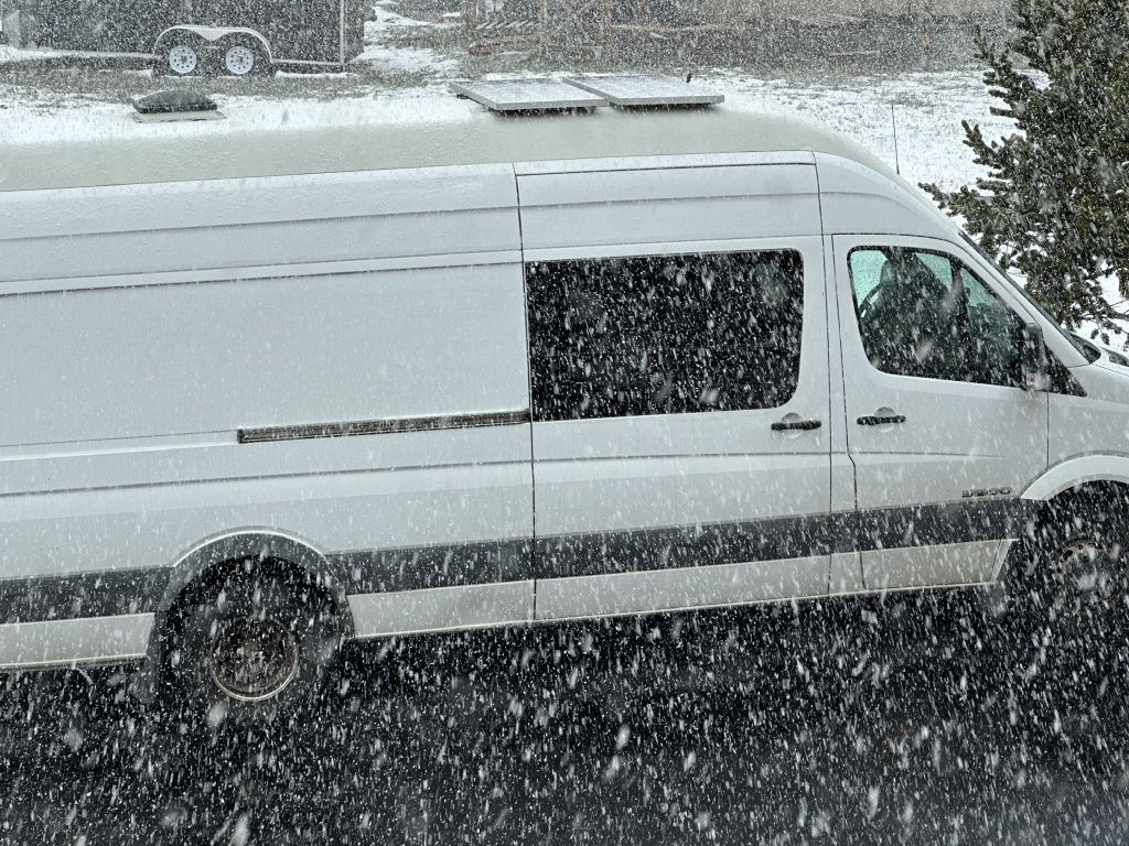 2024/05(May)/Colorado/1024x768_2024-04-28-Colorado-006-snow-Sprinter.JPG