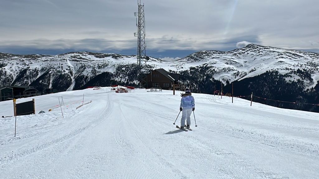 2024/05(May)/Colorado/1024x768_2024-05-05-Colorado-036-Suzi-Copper-Mountain.JPG