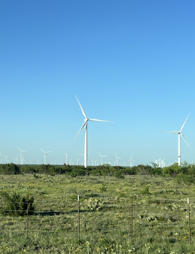 2024/05(May)/Colorado/640x480_2024-04-26-Colorado-002-Windmills.JPG