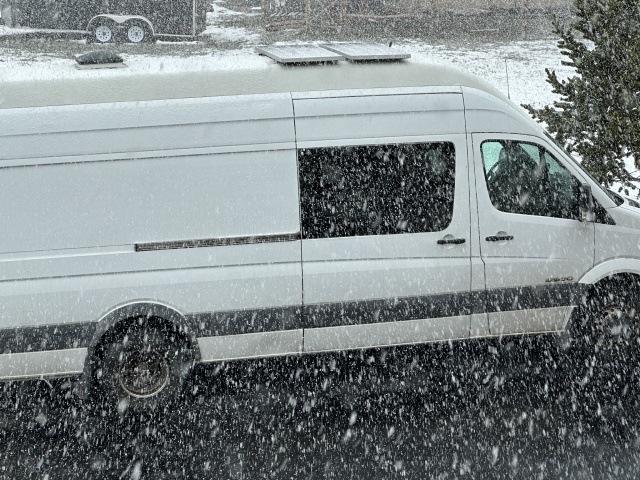2024/05(May)/Colorado/640x480_2024-04-28-Colorado-006-snow-Sprinter.JPG