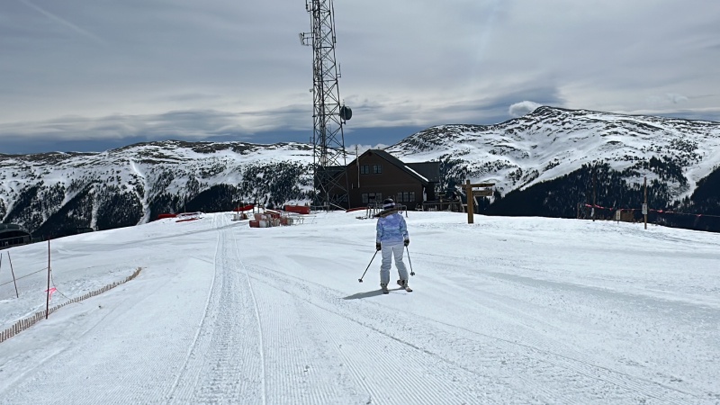 2024/05(May)/Colorado/800x600_2024-05-05-Colorado-037-Suzi-Copper-Mountain.JPG