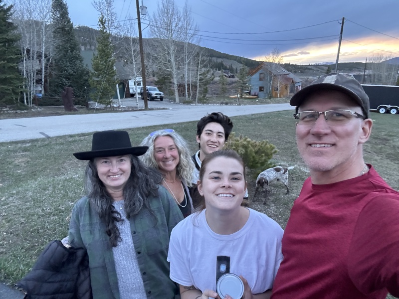 2024/05(May)/Colorado/800x600_2024-05-05-Colorado-039-Suzi-Angie-Tyler-Kyla-Travis.JPG