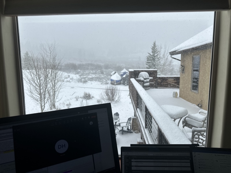 2024/05(May)/Colorado/800x600_2024-05-07-Colorado-047-work-space-snowing.JPG