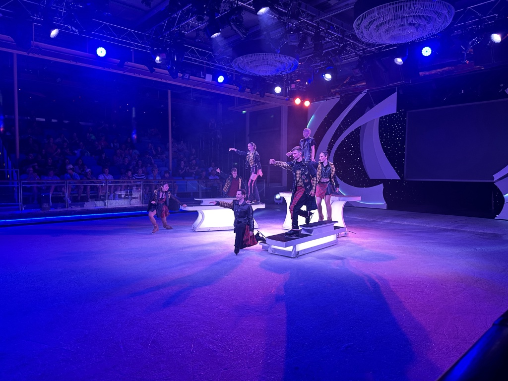 2024/05(May)/Royal-Carribean-Cruise-LA-to-Cabo/1024x768_2024-05-27-Royal-Cruise-LA-Cabo-082-ice-skating-show.JPG