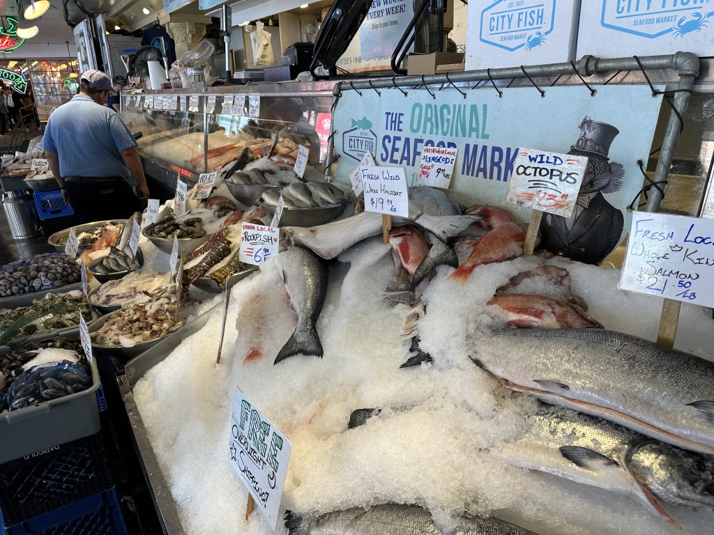 2024/06(June)/VA-SAVD-Seattle/1024x768_2024-06-13-VA-SAVD-Seattle-16-PikesPeak-Market.JPG