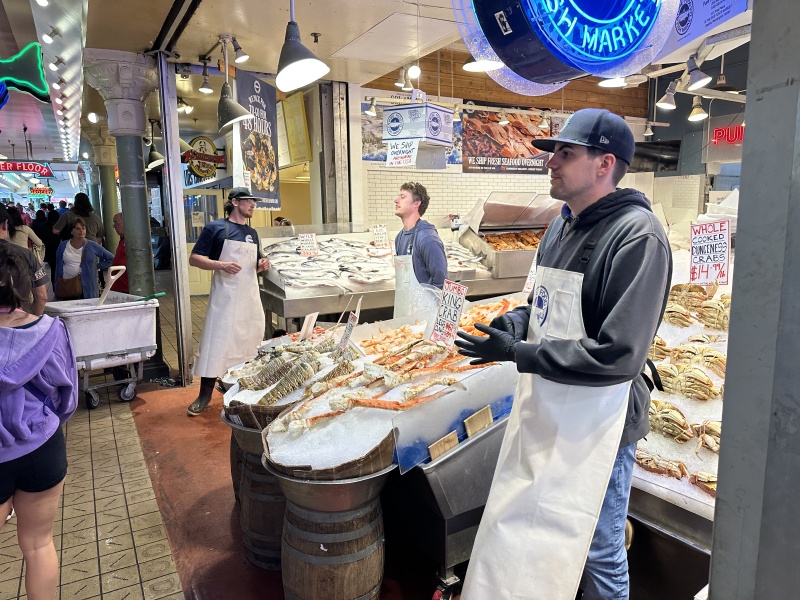 2024/06(June)/VA-SAVD-Seattle/800x600_2024-06-13-VA-SAVD-Seattle-17-PikesPeak-Market.JPG