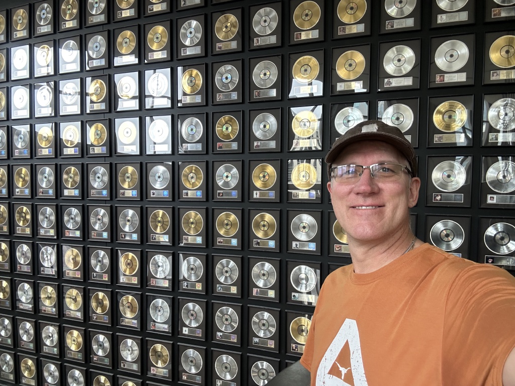 2024-06-19-Vistra-Nashville-25-Country-Hall-of-Fame-Travis.JPG