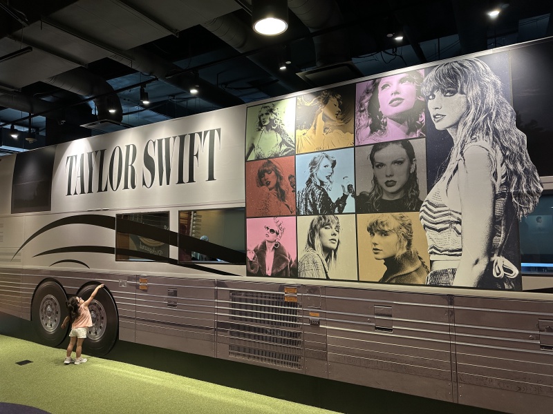 2024-06-19-Vistra-Nashville-28-Country-Hall-of-Fame.JPG
