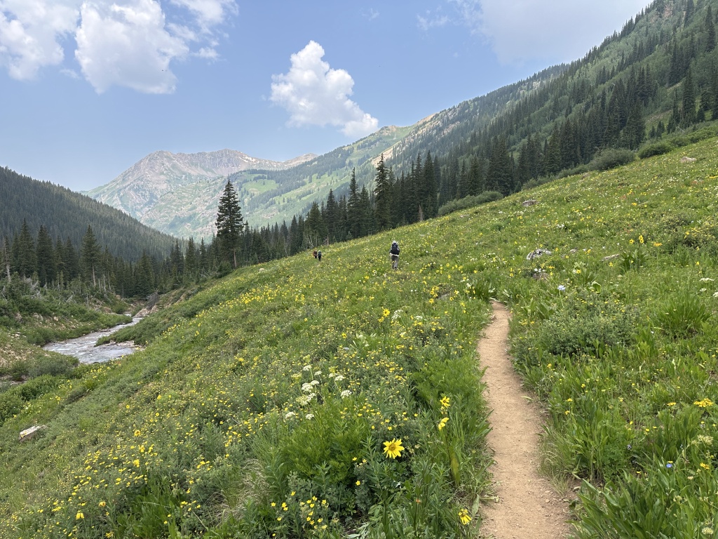2024/07(July)/Maroon-Bells-Four-Pass-Loop/1024x768_2024-07-24-Maroon-Bells-4PL-090-Justin-Angie-Suzi.JPG