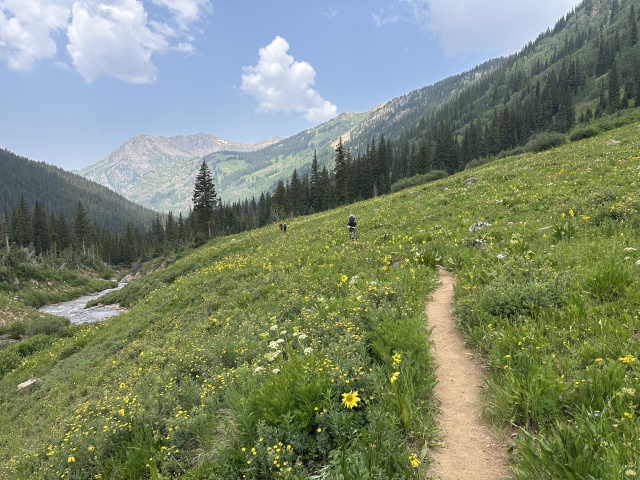 2024/07(July)/Maroon-Bells-Four-Pass-Loop/640x480_2024-07-24-Maroon-Bells-4PL-090-Justin-Angie-Suzi.JPG