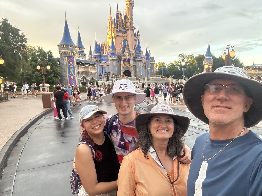 2024/08(August)/Disney-World-Chance-Bianca/1024x768_2024-08-01-Disney-World-034-Bianca-Chance-Suzi-Travis.JPG