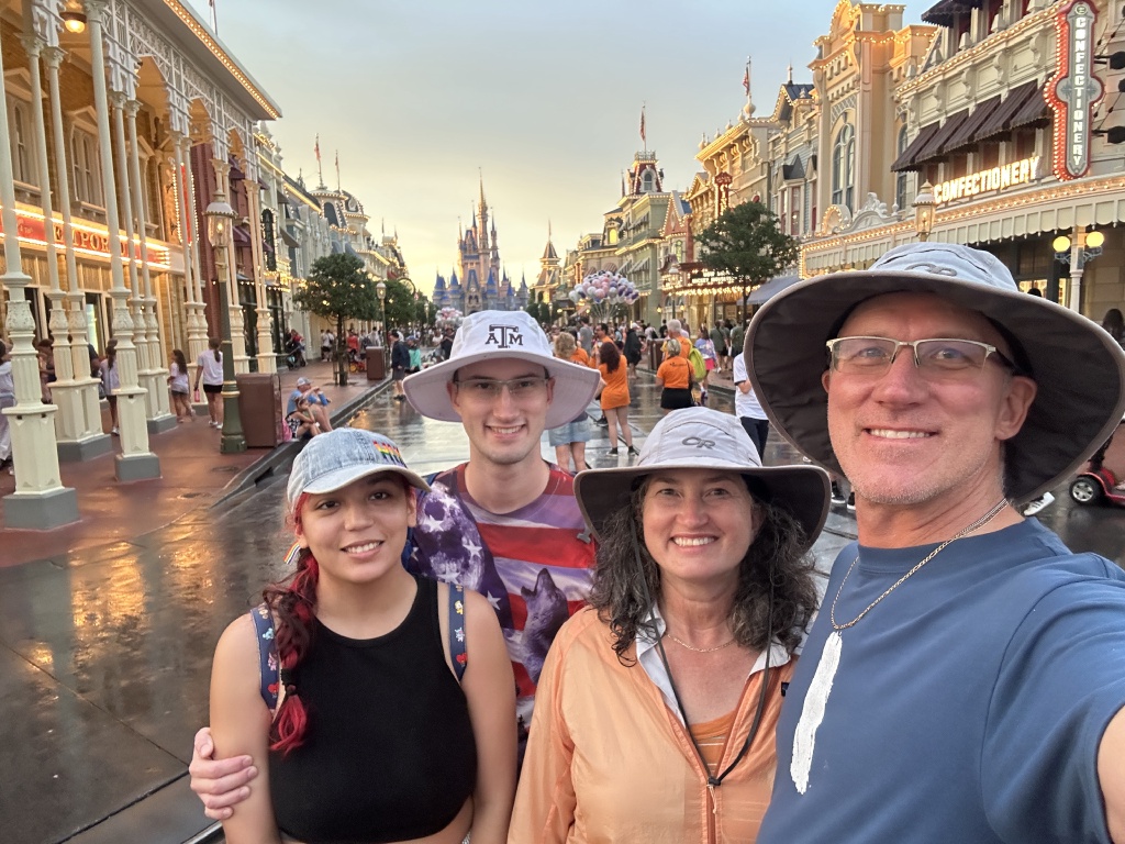 2024/08(August)/Disney-World-Chance-Bianca/1024x768_2024-08-01-Disney-World-035-Bianca-Chance-Suzi-Travis.JPG
