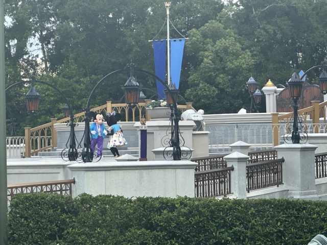2024-08-01-Disney-World-015-Mickey-Minnie.JPG
