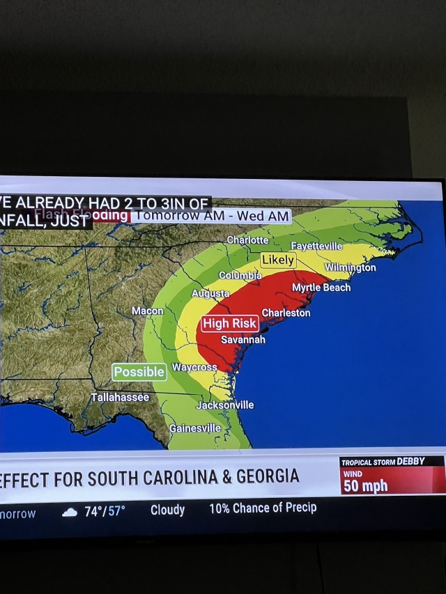 2024/08(August)/Disney-World-Chance-Bianca/640x480_2024-08-04-Disney-World-002-Tropical-Storm-Debby.JPG