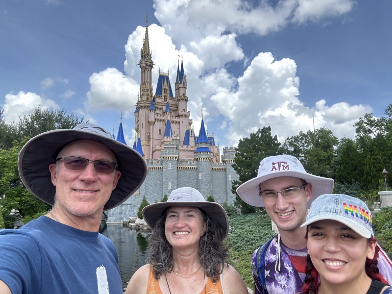 2024/08(August)/Disney-World-Chance-Bianca/800x600_2024-08-01-Disney-World-017-Travis-Suzi-Chance-Bianca-GOOD.JPG