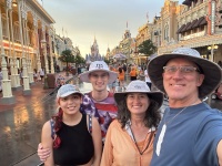 2024-08-01-Disney-World-035-Bianca-Chance-Suzi-Travis.JPG