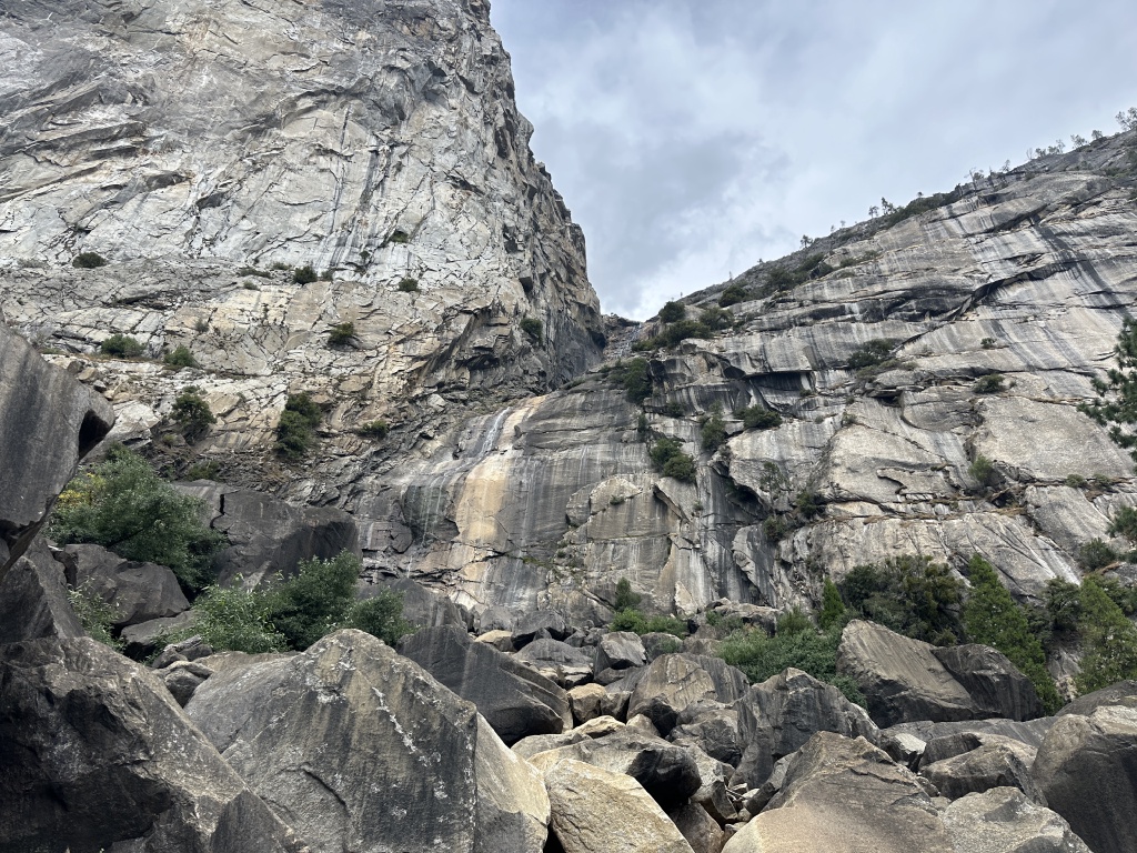 2024/08(August)/Yosemite-High-Sierra-Camp-Loop/1024x768_2024-08-23-Yosemite-024-HetchHetchy-Wapama-Falls.JPG