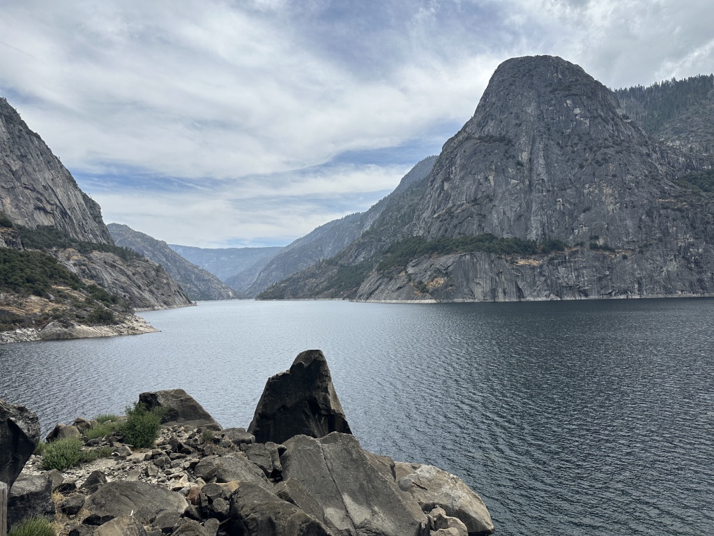 2024/08(August)/Yosemite-High-Sierra-Camp-Loop/1024x768_2024-08-23-Yosemite-025-HetchHetchy-Wapama-Falls.JPG