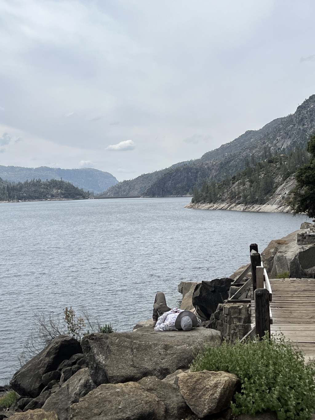 2024/08(August)/Yosemite-High-Sierra-Camp-Loop/1024x768_2024-08-23-Yosemite-031-HetchHetchy-Wapama-Falls-Travis.JPG