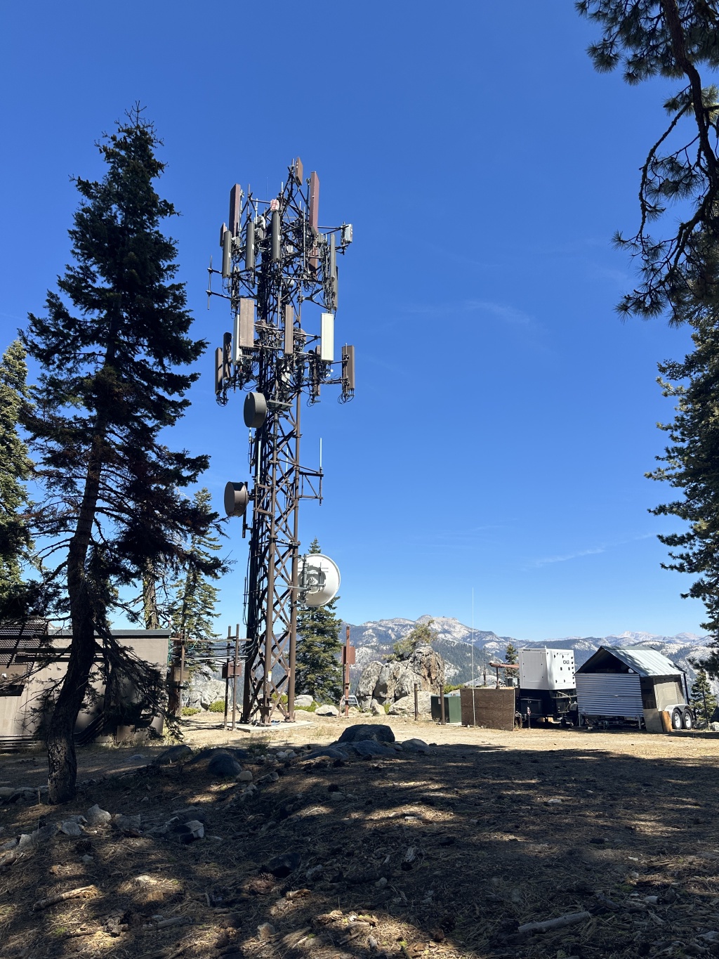 2024/08(August)/Yosemite-High-Sierra-Camp-Loop/1024x768_2024-08-26-Yosemite-223-Sentinel-TaftPoint-Cell-Tower.JPG