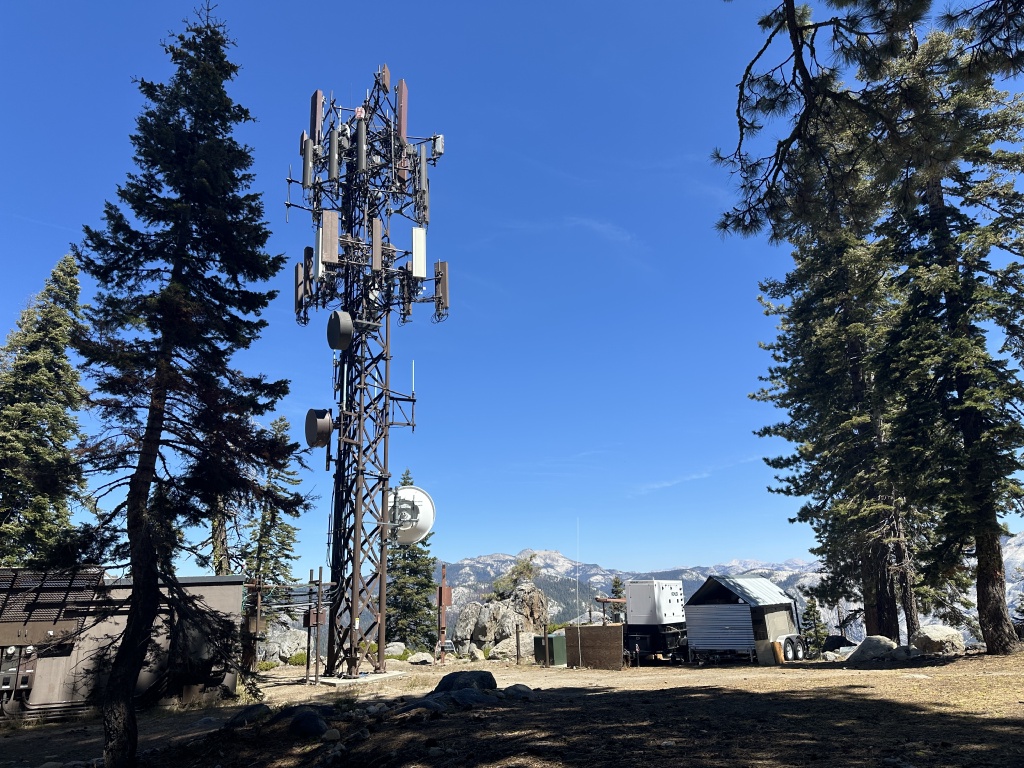 2024/08(August)/Yosemite-High-Sierra-Camp-Loop/1024x768_2024-08-26-Yosemite-224-Sentinel-TaftPoint-Cell-Tower.JPG