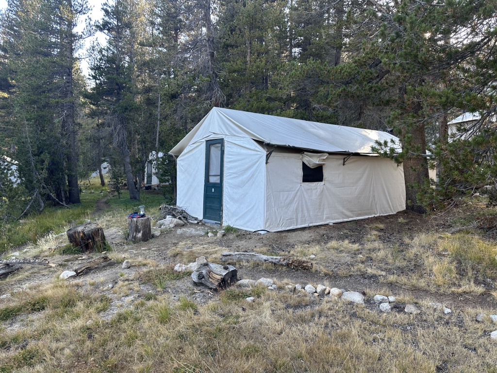 2024/08(August)/Yosemite-High-Sierra-Camp-Loop/1024x768_2024-08-28-Yosemite-348-May-Lake-hike.JPG