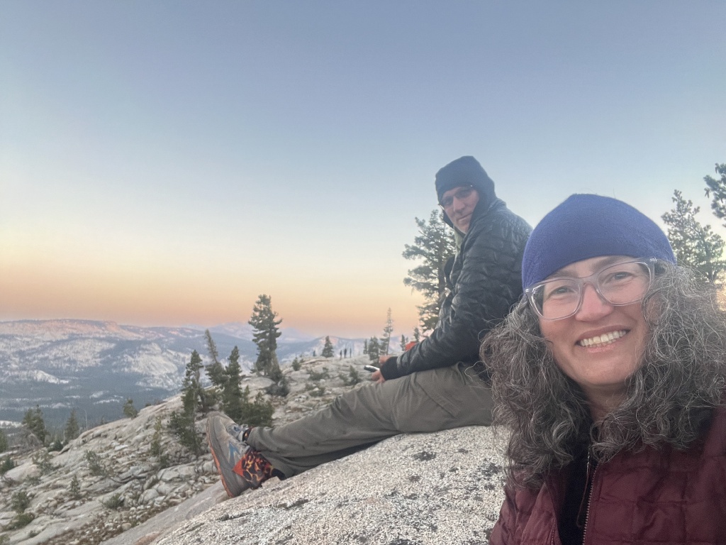 2024-08-29-Yosemite-410-hike-to-MayLake-Travis-Suzi.JPG