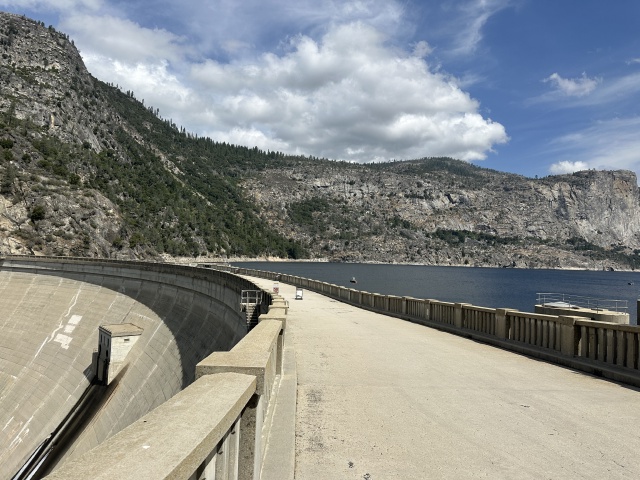2024/08(August)/Yosemite-High-Sierra-Camp-Loop/640x480_2024-08-23-Yosemite-010-HetchHetchy-Wapama-Falls.JPG