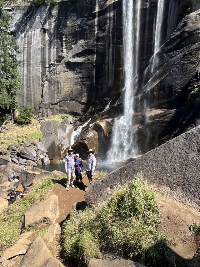 2024-08-25-Yosemite-135-HappyIsle-Mist-Trail-Nevada-Falls-BenAllums-Kavita-Travis.JPG