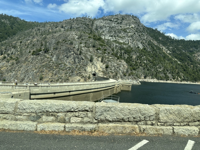 2024/08(August)/Yosemite-High-Sierra-Camp-Loop/800x600_2024-08-23-Yosemite-009-HetchHetchy-Wapama-Falls.JPG