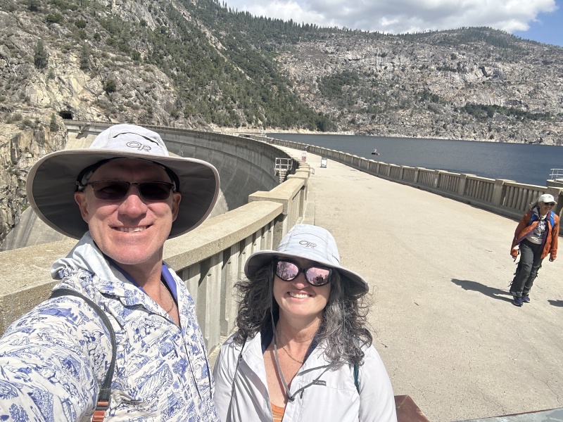 2024/08(August)/Yosemite-High-Sierra-Camp-Loop/800x600_2024-08-23-Yosemite-011-HetchHetchy-Wapama-Falls-Travis-Suzi-Kavita.JPG