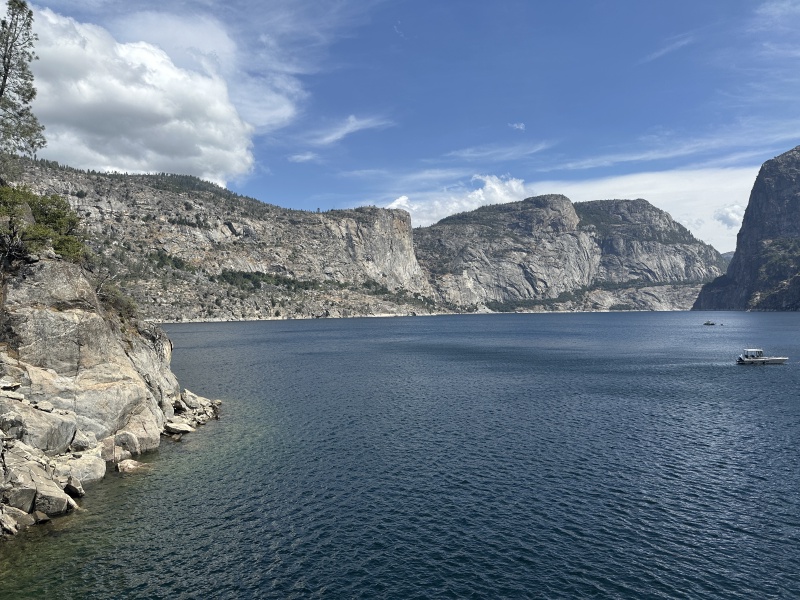 2024/08(August)/Yosemite-High-Sierra-Camp-Loop/800x600_2024-08-23-Yosemite-012-HetchHetchy-Wapama-Falls.JPG