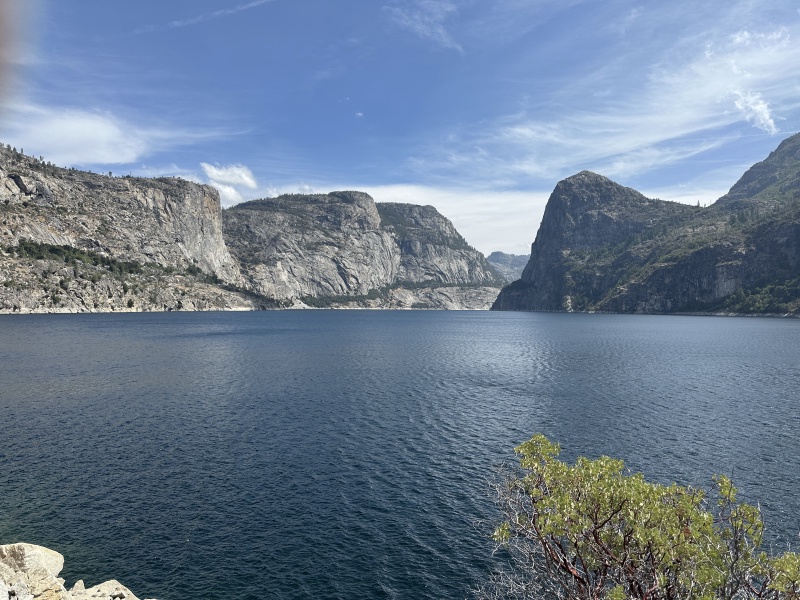 2024/08(August)/Yosemite-High-Sierra-Camp-Loop/800x600_2024-08-23-Yosemite-015-HetchHetchy-Wapama-Falls.JPG