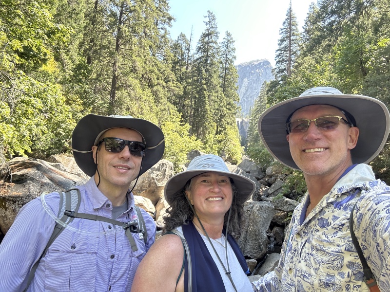2024/08(August)/Yosemite-High-Sierra-Camp-Loop/800x600_2024-08-25-Yosemite-113-HappyIsle-Mist-Trail-Nevada-Falls-BenAllums-Suzi-Travis.JPG