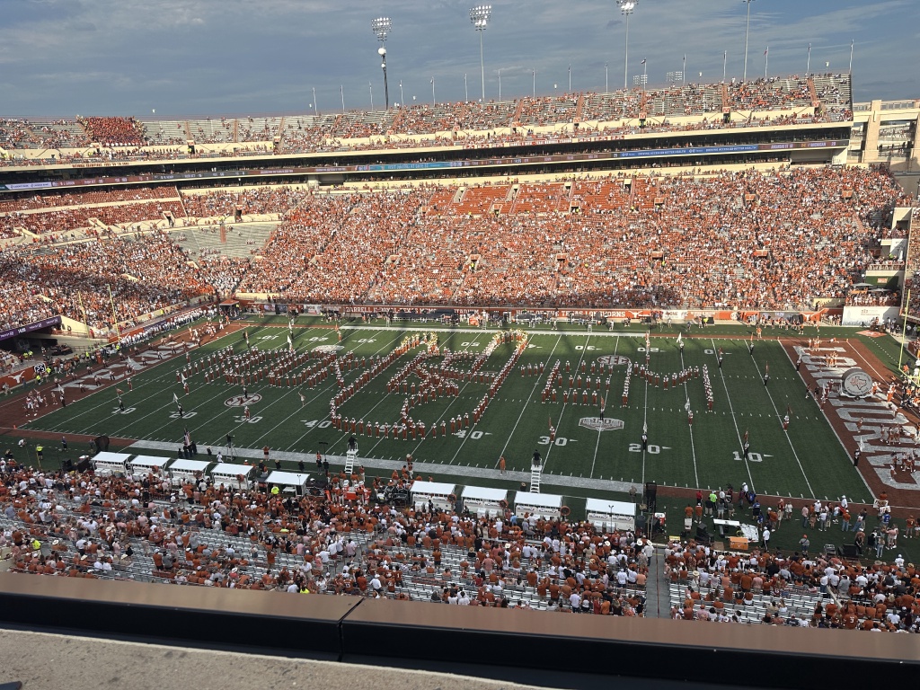 2024/09(September)/UT-Football/1024x768_2024-09-14-UT-Football-03.JPG