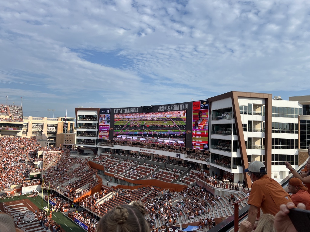 2024/09(September)/UT-Football/1024x768_2024-09-14-UT-Football-04.JPG