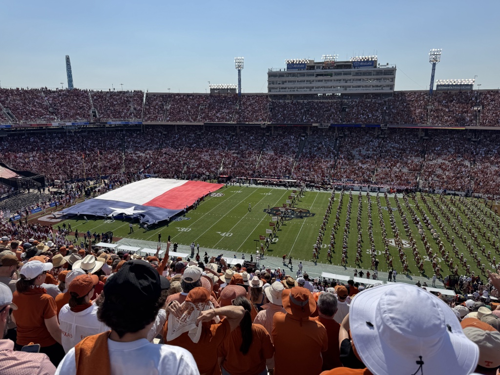 2024/09(September)/UT-Football/1024x768_2024-10-12-UT-Football-32-Flag-OU.JPG