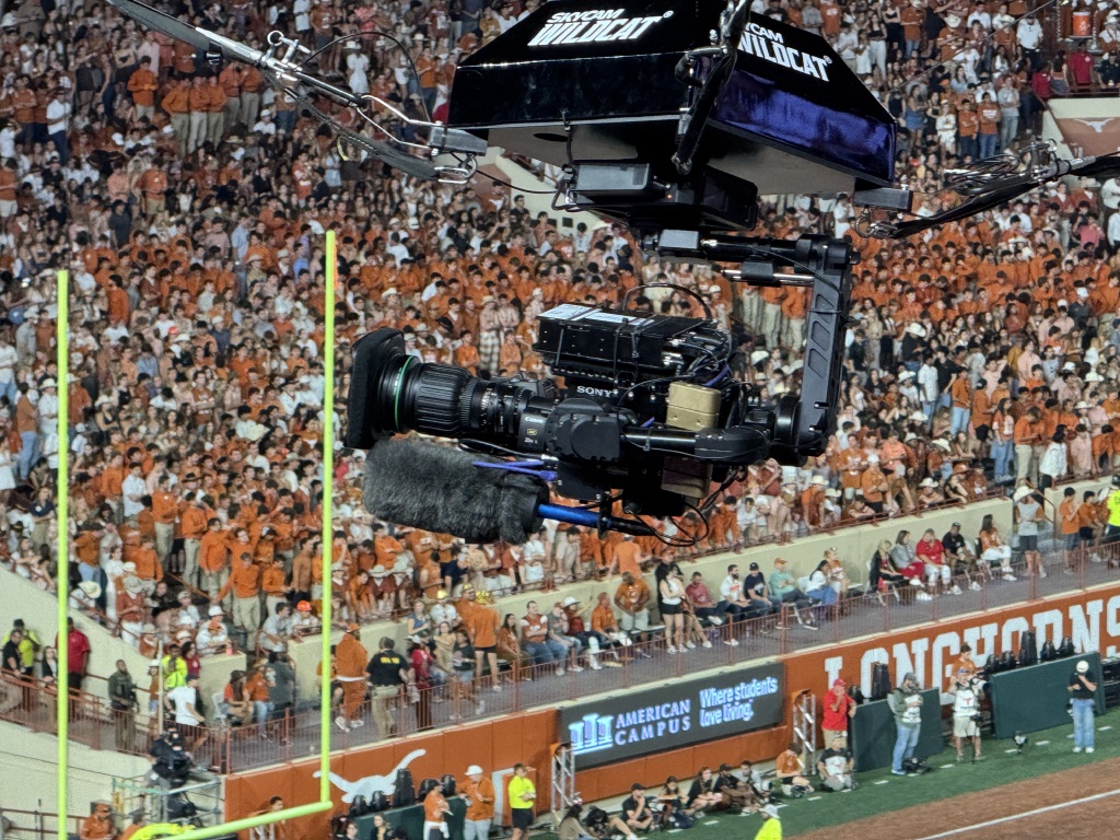 2024/09(September)/UT-Football/1024x768_2024-10-19-UT-Football-59-HoverCam.JPG