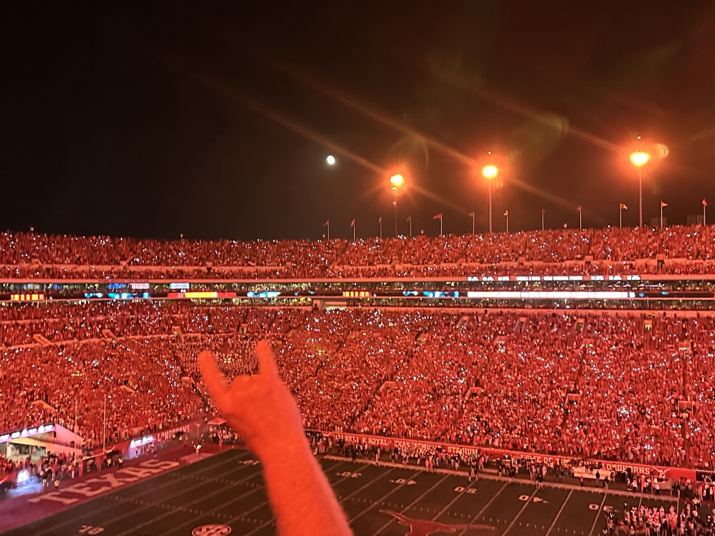 2024/09(September)/UT-Football/1024x768_2024-10-19-UT-Football-61.JPG