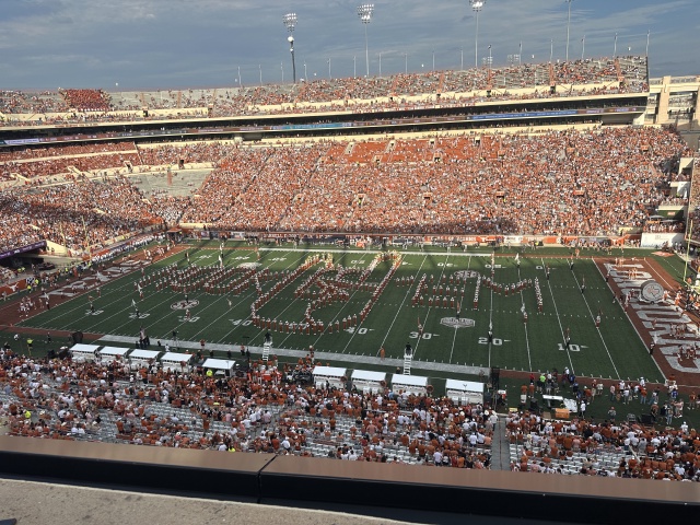 2024/09(September)/UT-Football/640x480_2024-09-14-UT-Football-03.JPG
