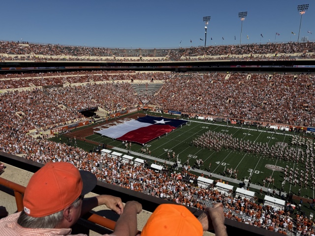 2024-09-28-UT-Football-27-flag.JPG