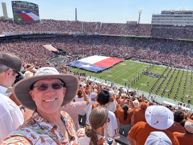 2024/09(September)/UT-Football/640x480_2024-10-12-UT-Football-33-Travis-Flag-OU.JPG