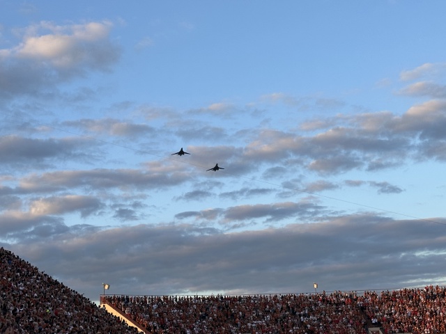 2024/09(September)/UT-Football/640x480_2024-10-19-UT-Football-55-planes.JPG