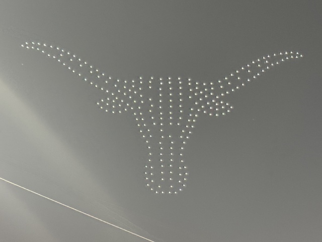 2024/09(September)/UT-Football/640x480_2024-10-19-UT-Football-67-drone-Show.JPG